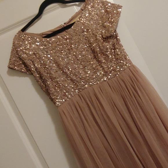 Maternity gown - Picture 1 of 4